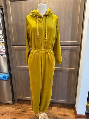 ANTHROPOLOGIE -SATURDAY SUNDAY VELVET HOODY CLASSIC PREPPY CHIC JUMPSUIT